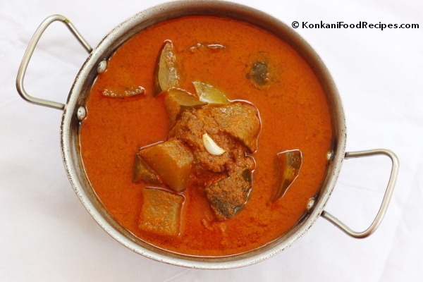 Horse Gram, Mangalore Cucumber And Drumstick Curry With Garlic Seasoning (Kulta Magge Kodel)