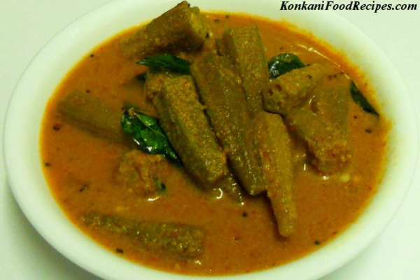 Lady S Finger In Coconut Sauce Okra Curry Benda Ghasi Konkanifoodrecipes Com