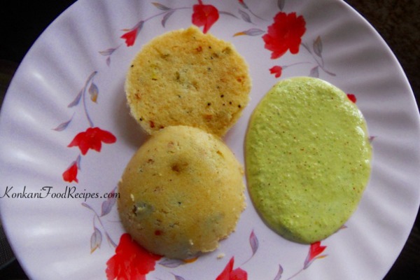 Rava Idli / Sooji Idli / Steamed And Spiced Semolina Dumplings (Dhaya Idli)