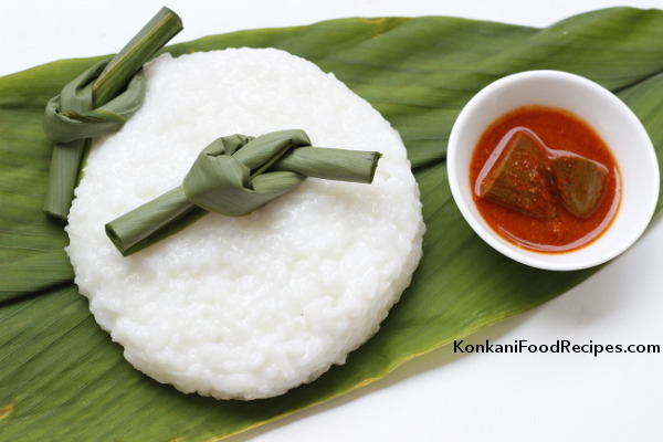 Rice with coconut milk and turmeric leaves (Cheppi kheeri/Kheeri)