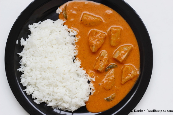 Raw Mangoes In Coconut Curry (Ambuli Gashi)