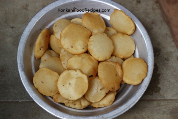 Crunchy Rice Vadas (Tandla Vado)