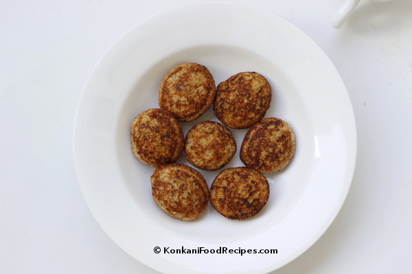 Sweet Banana Puff Pancake Recipe (Banana Paniyaram) (Kele Godu Appo) 