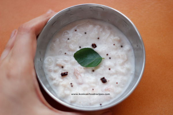 Beaten Rice In Curds The Savoury Way (Chappe Dhaya Phovu)