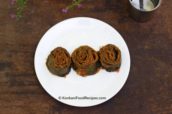 Steamed Colocasia Leaves Pinwheels (Pathrode or pathrado or pathrodo)