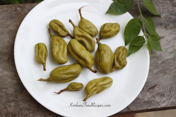 Pickling Tender Raw Mangoes (Ambuli Mitta Ghalche) 